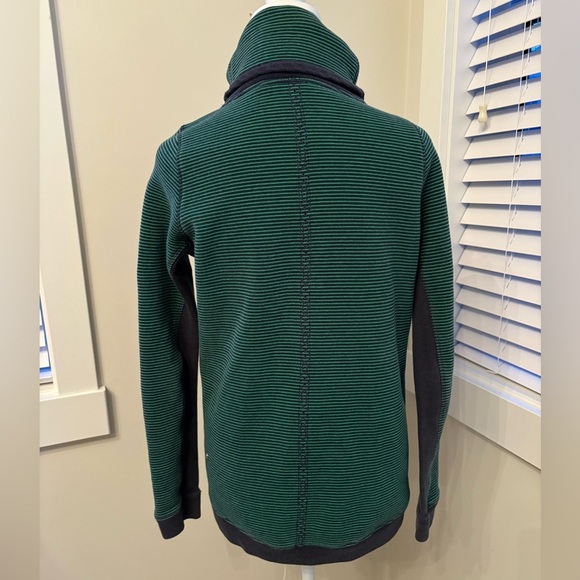 Lululemon Avenue Pullover Stripe Green Bean Size 4 Long Sleeve High Low Hem - Picture 7 of 15